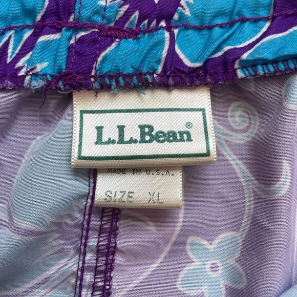 Women’s LL Bean unlined shorts flower print, size XL - Picture 3 of 5